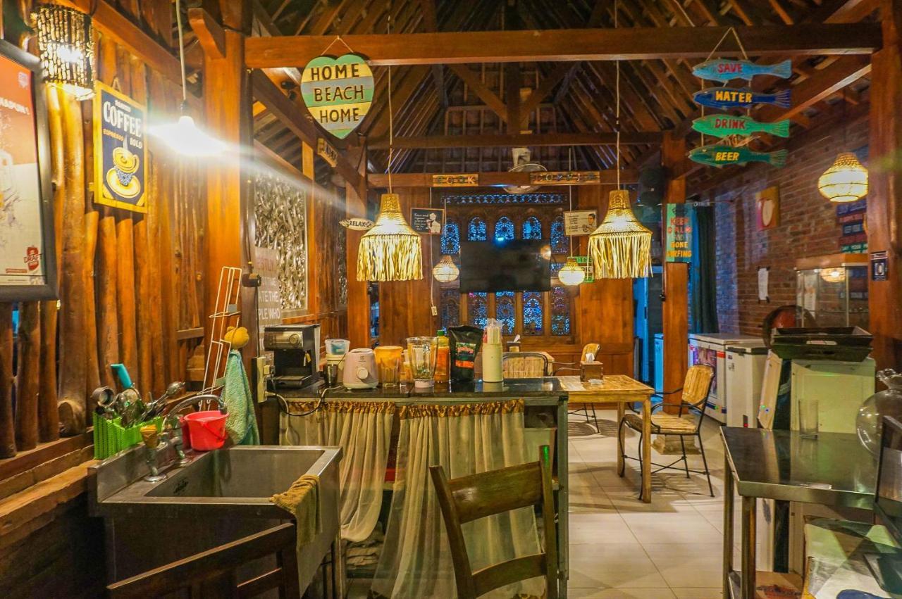 Wisma Pulau Merah Pasanggaran Esterno foto