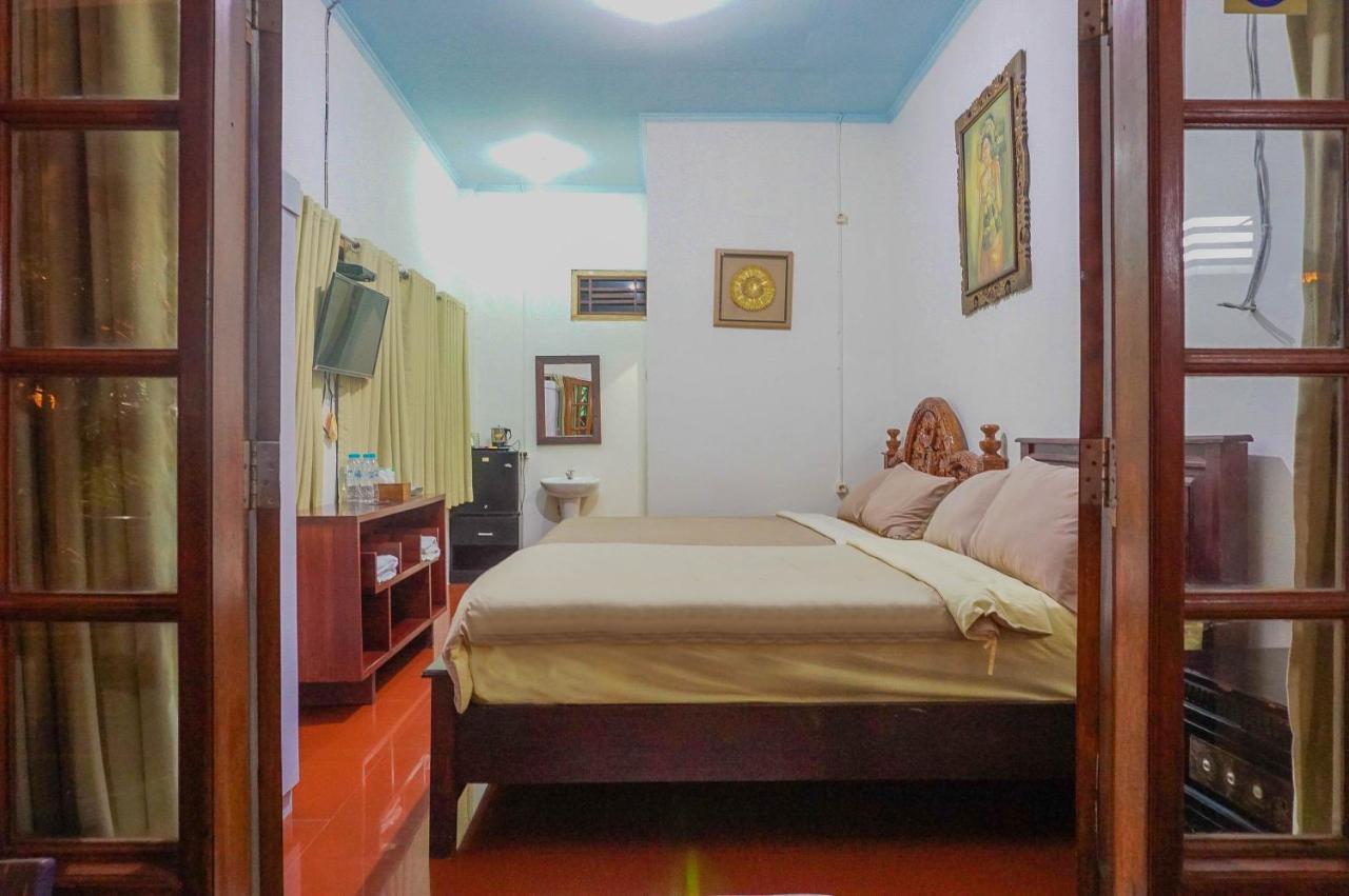 Wisma Pulau Merah Pasanggaran Esterno foto