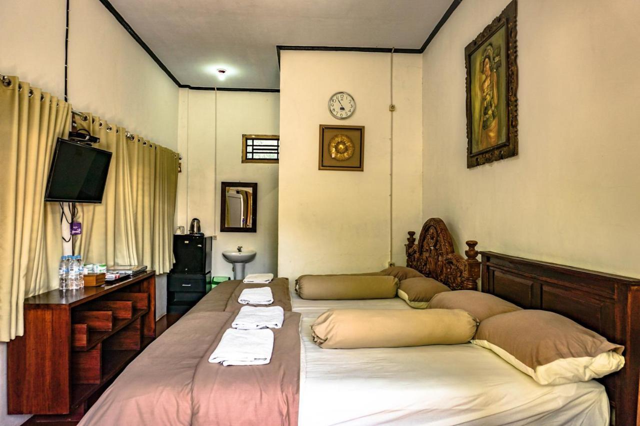 Wisma Pulau Merah Pasanggaran Esterno foto