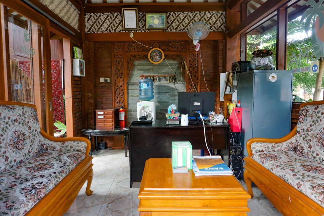 Wisma Pulau Merah Pasanggaran Esterno foto
